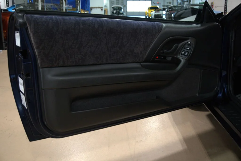 Used 2001  Chevrolet Base image 33