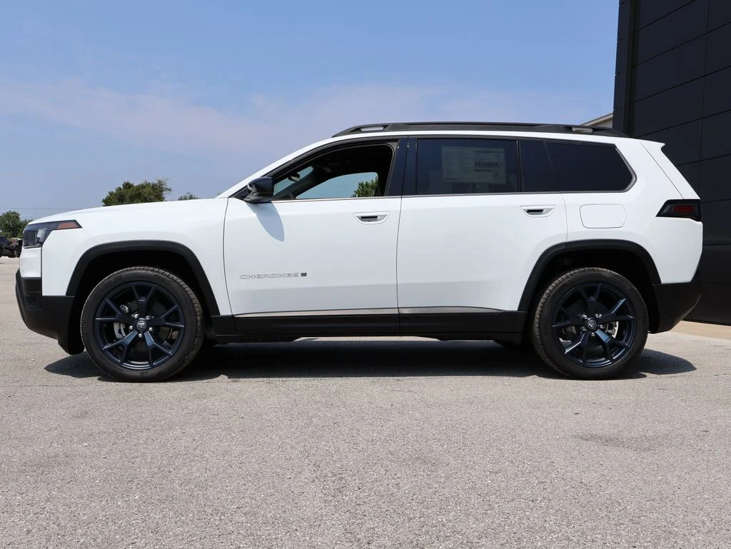 New 2026 Bright White Clear-Coat Exterior Paint Jeep Laredo image 2