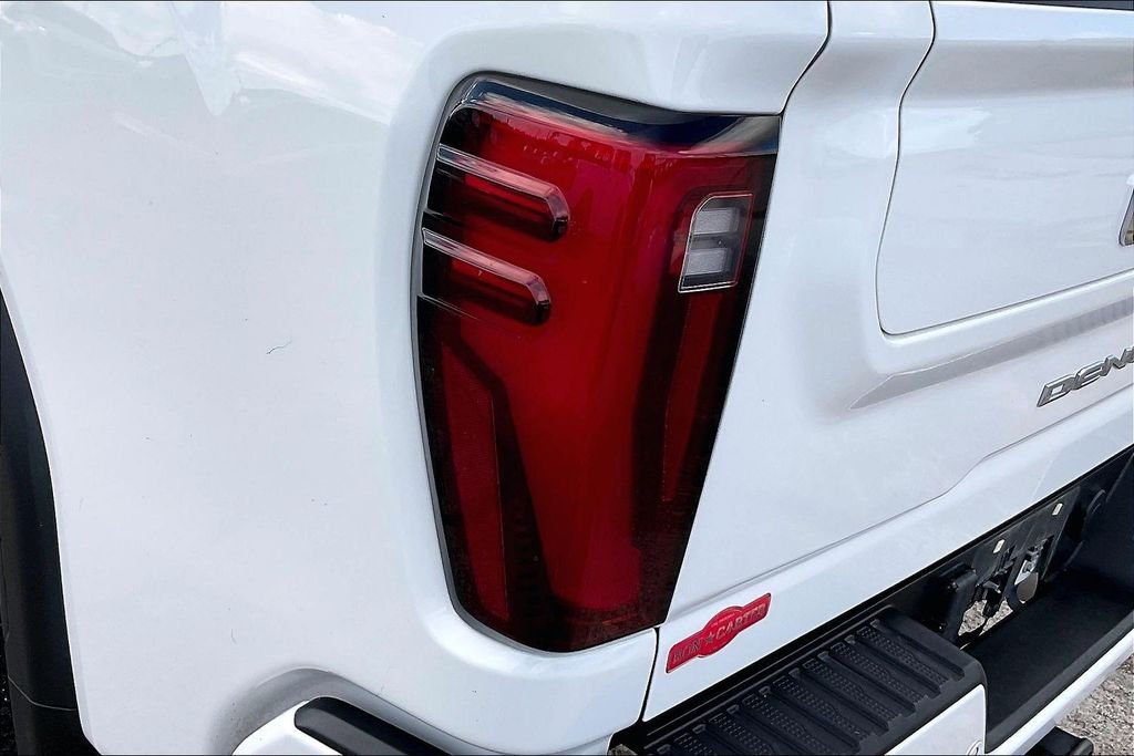 Used 2025 White GMC Denali image 20