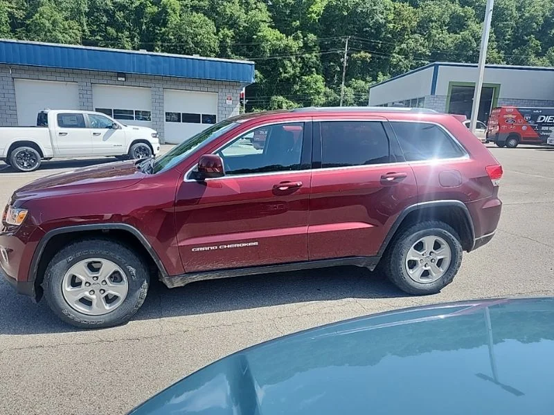 Used 2016 Red Jeep Laredo image 6