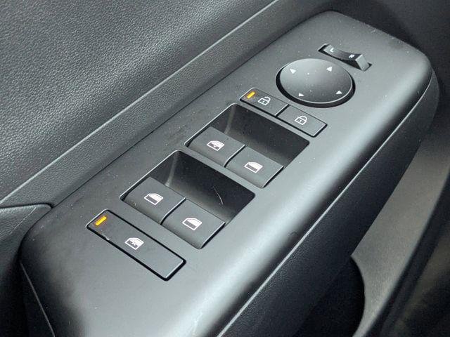 2025 Hyundai Kona SEL - Photo 22