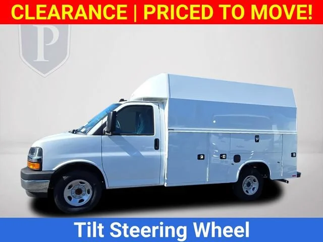 New 2025 Summit White Chevrolet 1WT image 11