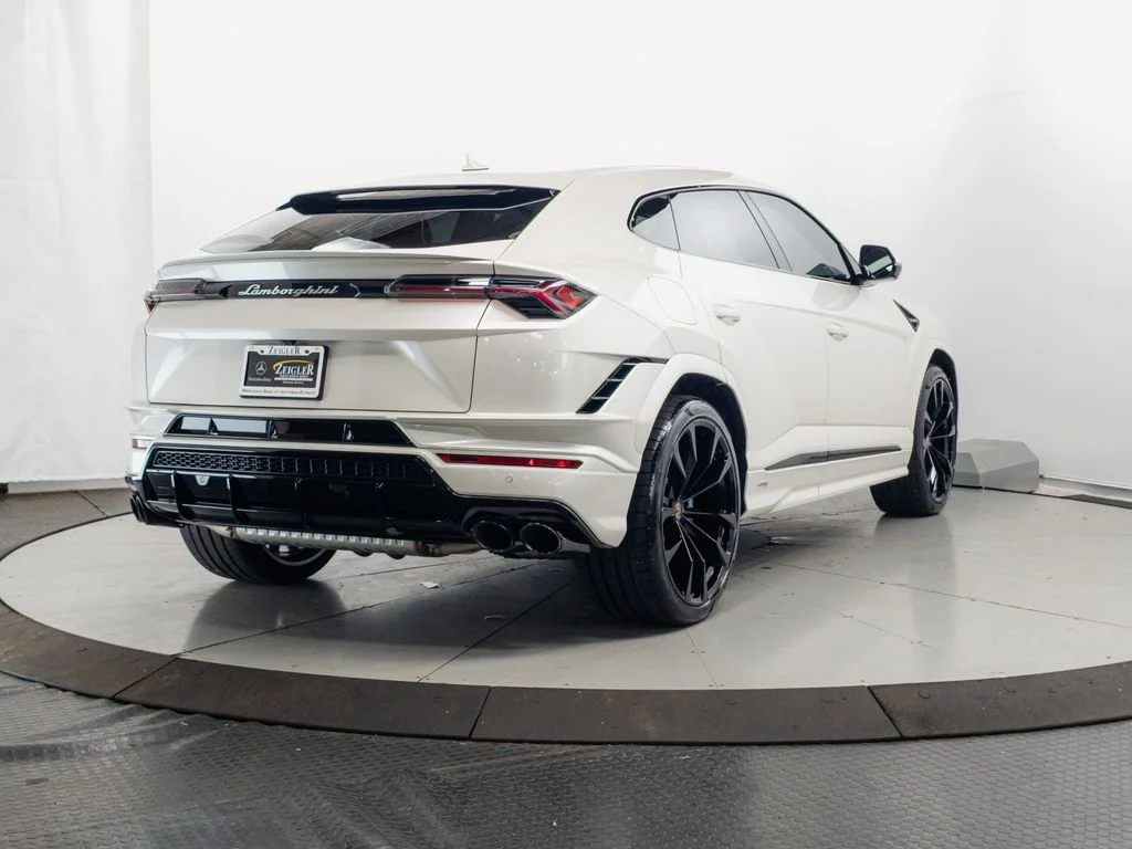 Used 2023 Balloon White Metallic Lamborghini S image 27