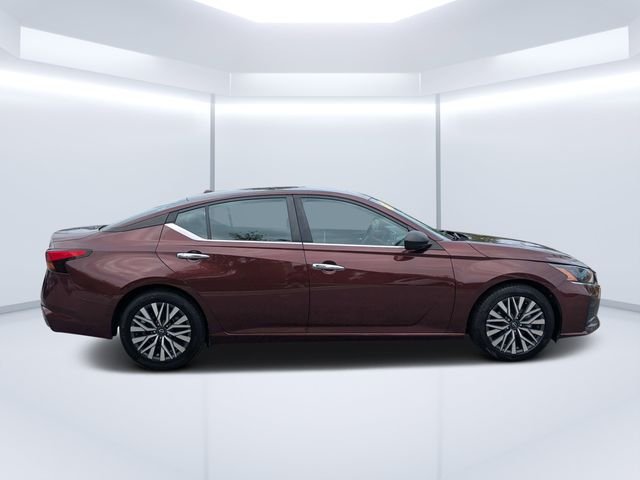 Used 2024 Red Nissan 2.5 SV image 2