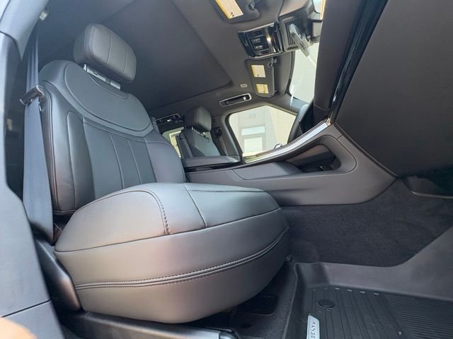 New 2026 Fuji White Land Rover Dynamic SE image 38