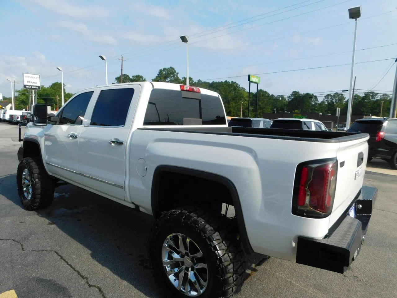 Used 2016 White GMC 4WD Crew Cab 143.5 in SLT image 6