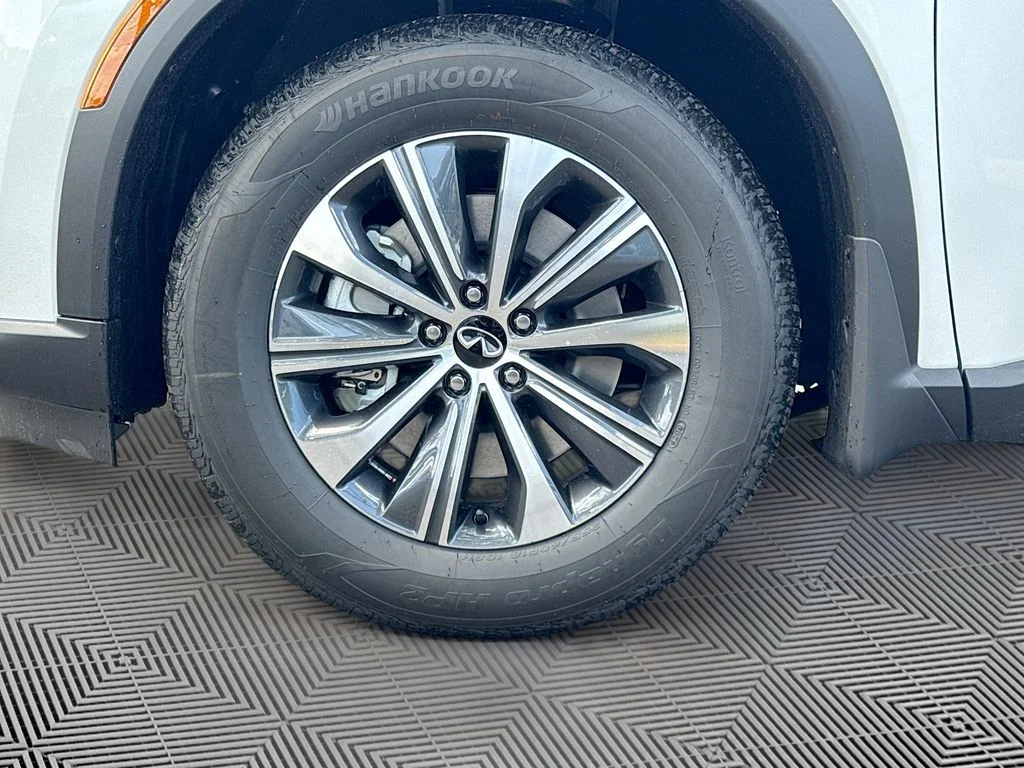 New 2027 RADIANT WHITE INFINITI Pure FWD image 33