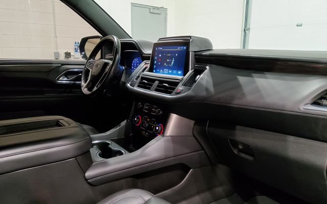 Used 2022 Black Chevrolet Z71 image 19