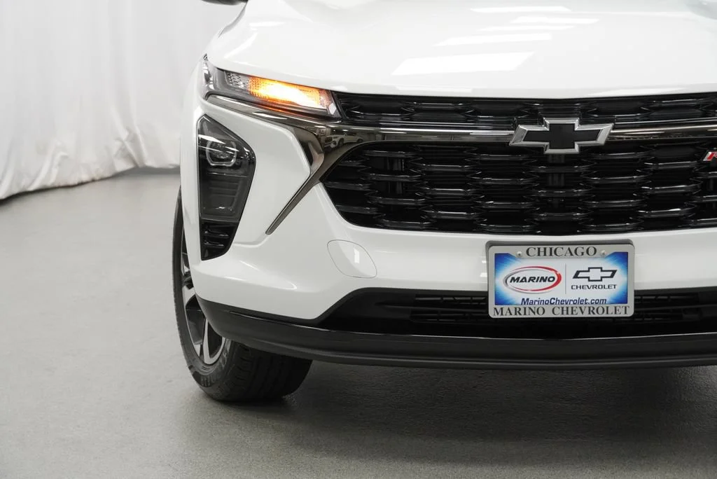 New 2026 Summit White Chevrolet 1RS image 32