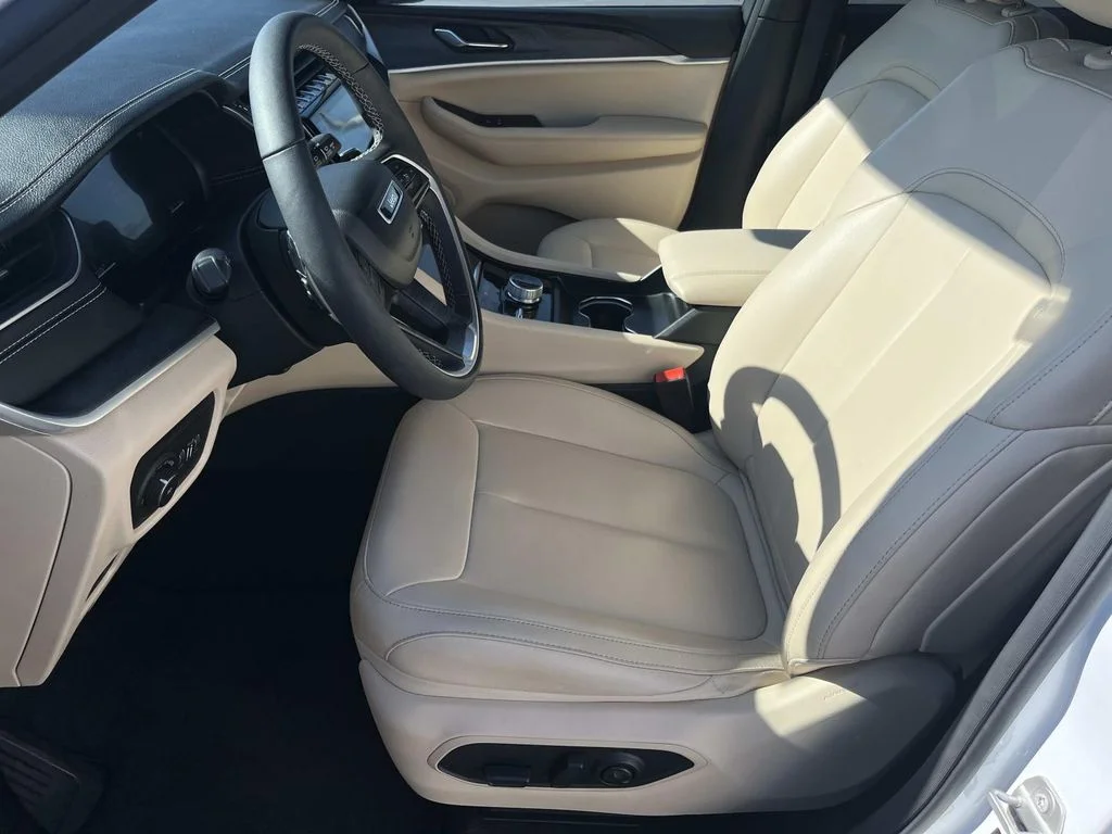 Used 2024 Bright White Clearcoat Jeep Limited image 12
