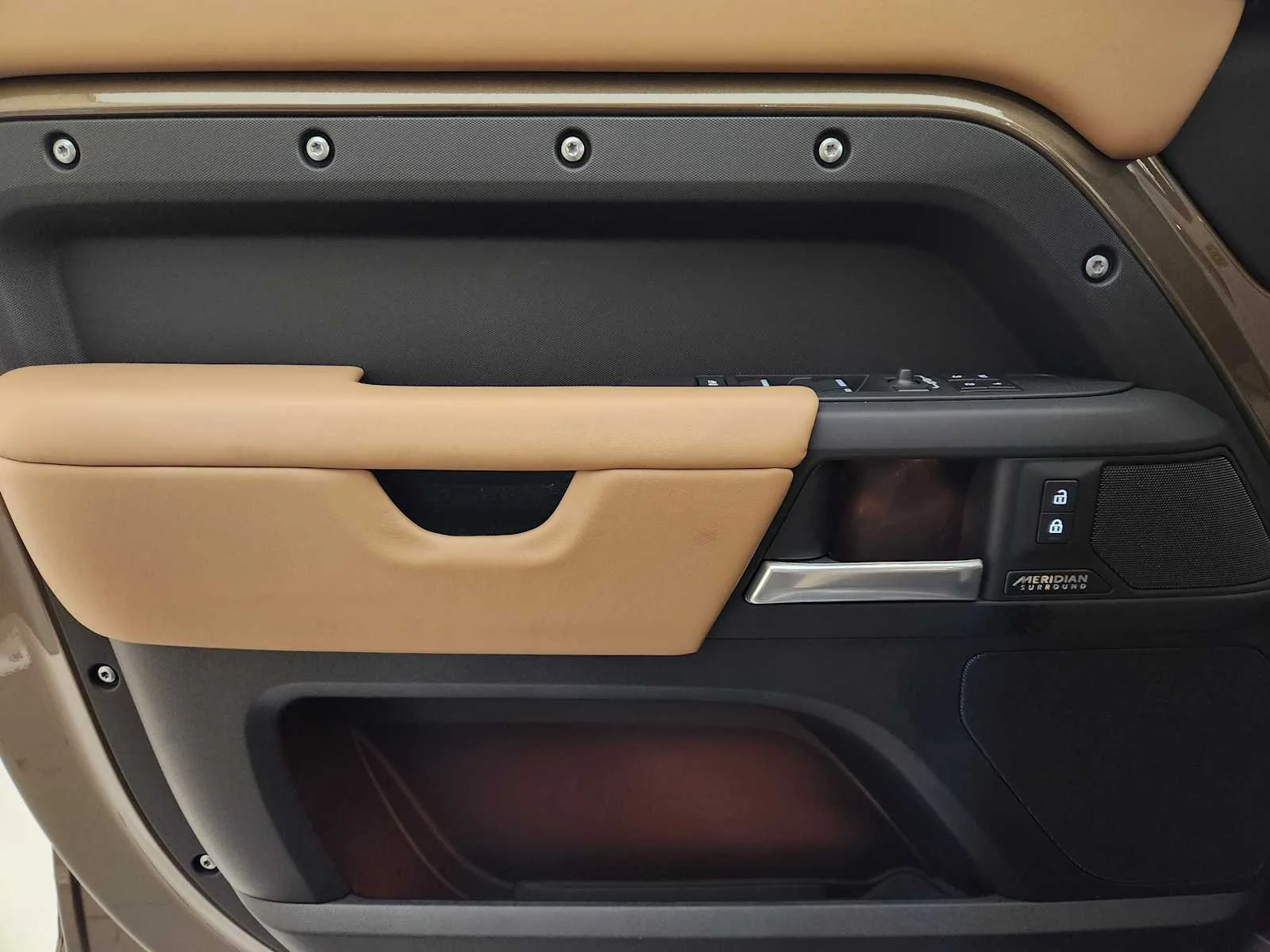 2026 Land Rover Defender X-Dynamic SE - Photo 38