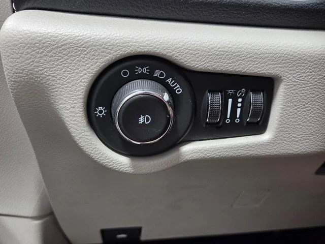 Used 2023 Black Chrysler Touring L image 30
