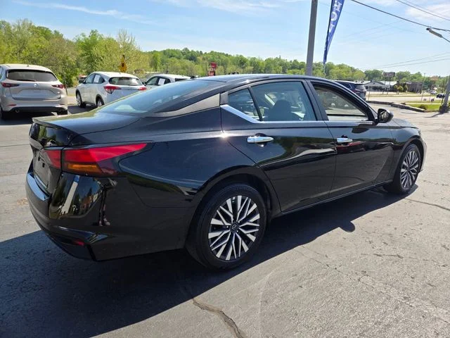 Used 2025 Black Nissan 2.5 SV image 8
