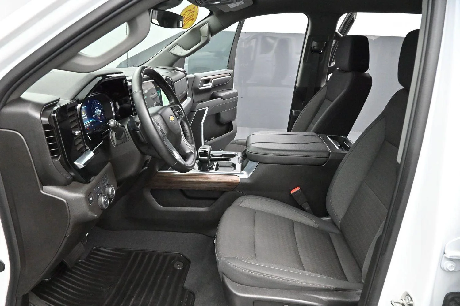 Used 2025 Summit White Chevrolet LT image 12