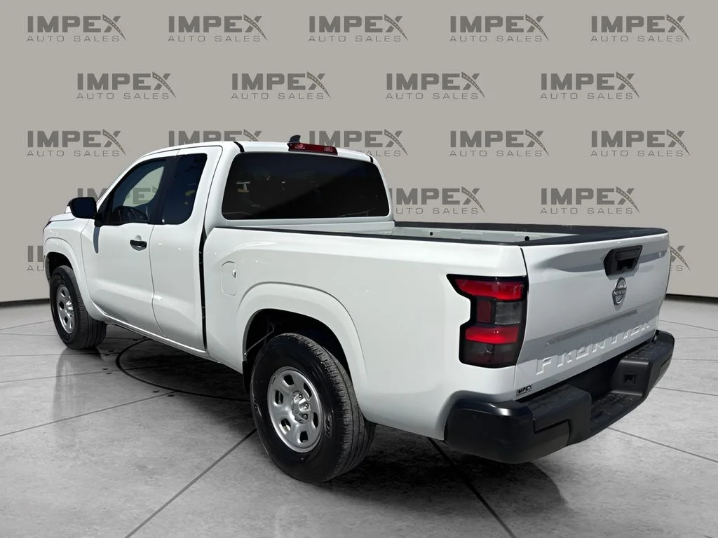 Used 2022 White Nissan S image 3