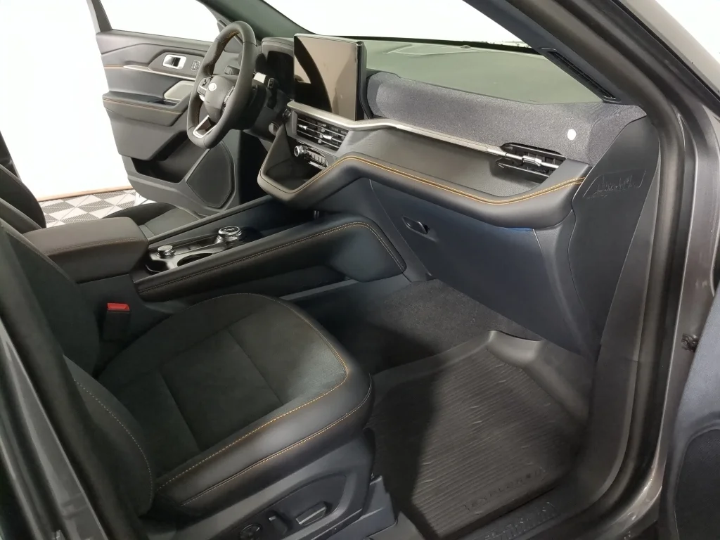 New 2026 CARBONIZED GRAY METALLIC Ford Tremor image 19
