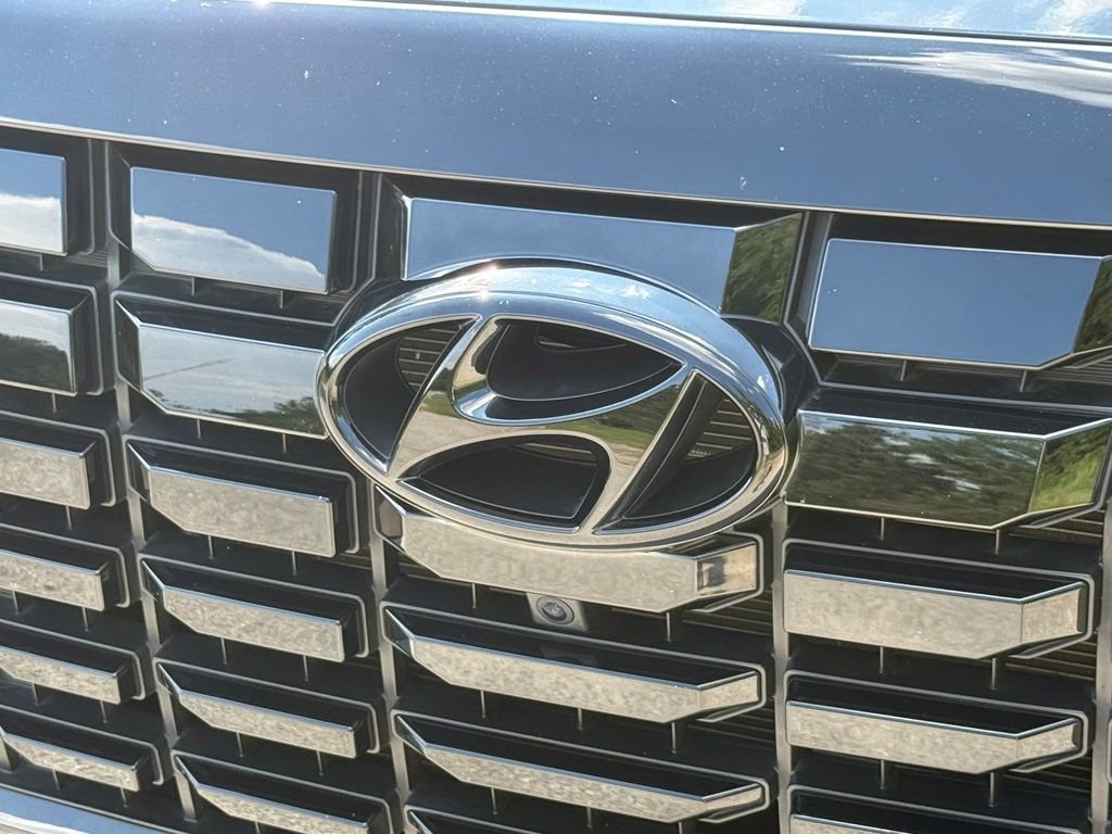 Used 2023 Black Hyundai Limited image 5
