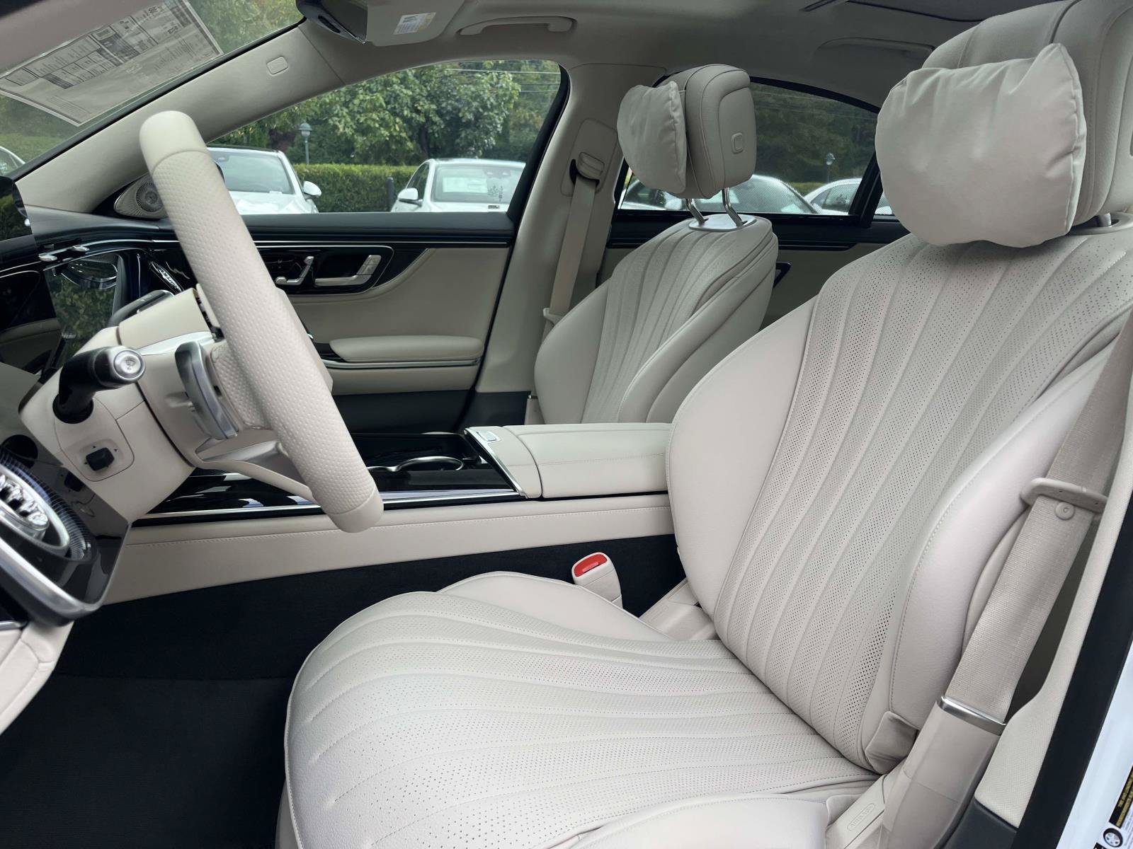 New 2027 MANUFAKTUR Moonlight White Metallic Mercedes-Benz S 500 4MATIC® Sedan image 32