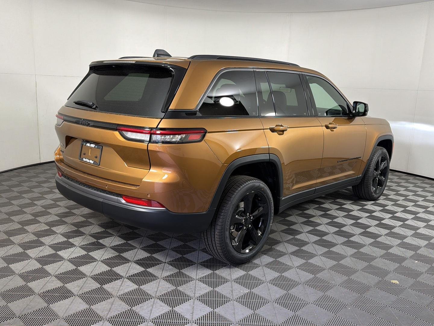 New 2026 Copper Shino Metallic Clear-Coat Exterior Paint Jeep Limited image 4