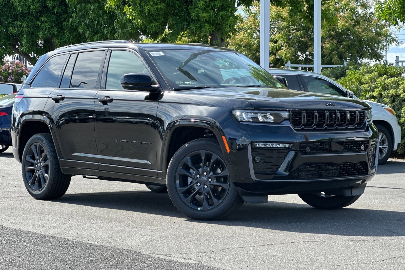 New 2026 Diamond Black Crystal Pearlcoat Jeep Limited Reserve image 2