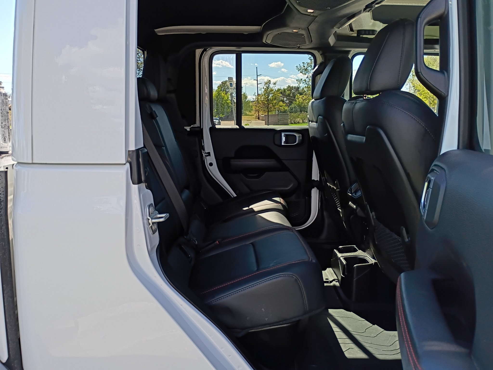 Used 2024 Bright White Clearcoat Jeep Rubicon X image 15