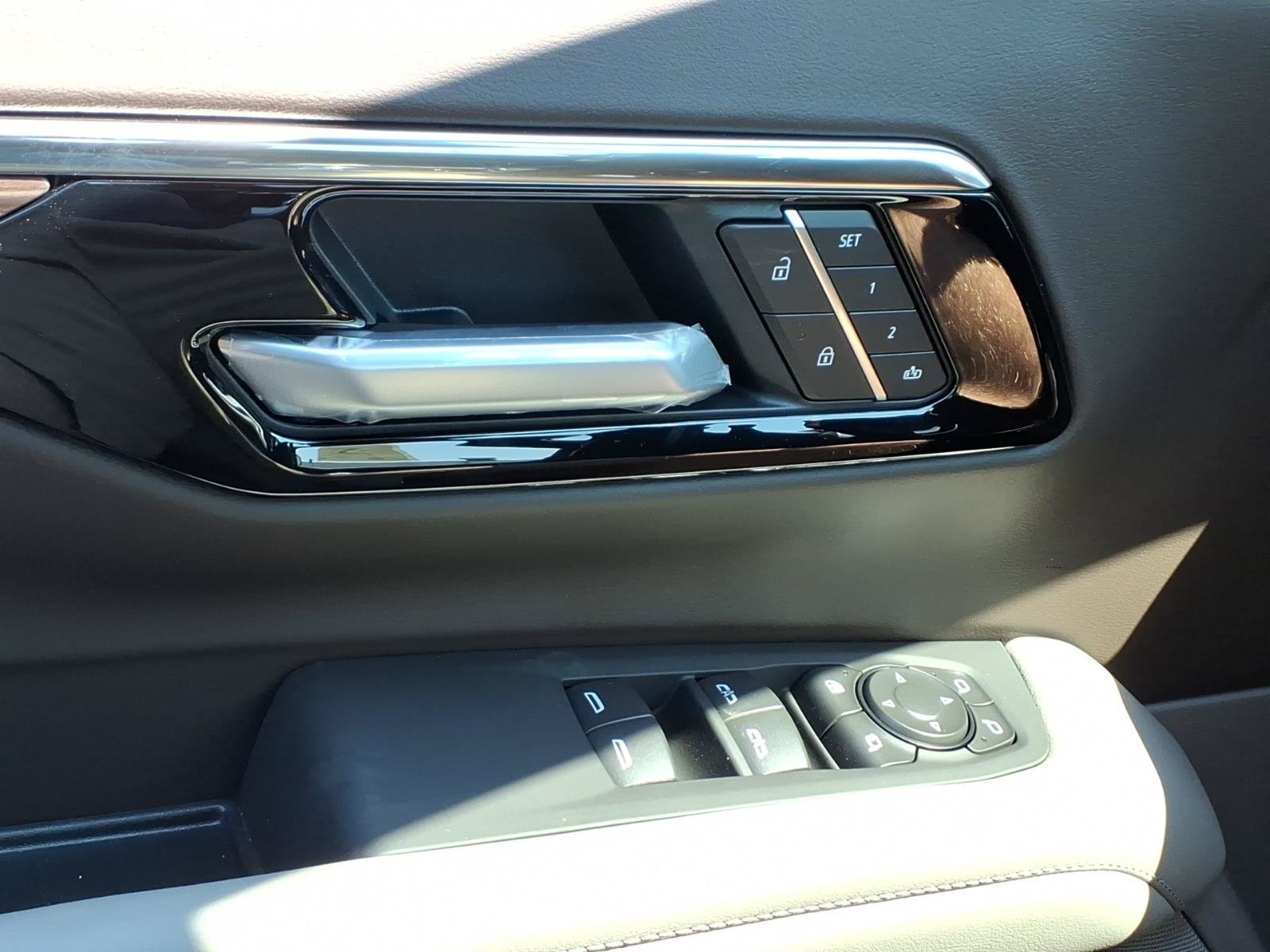 2026 Chevrolet Suburban Z71 - Photo 13