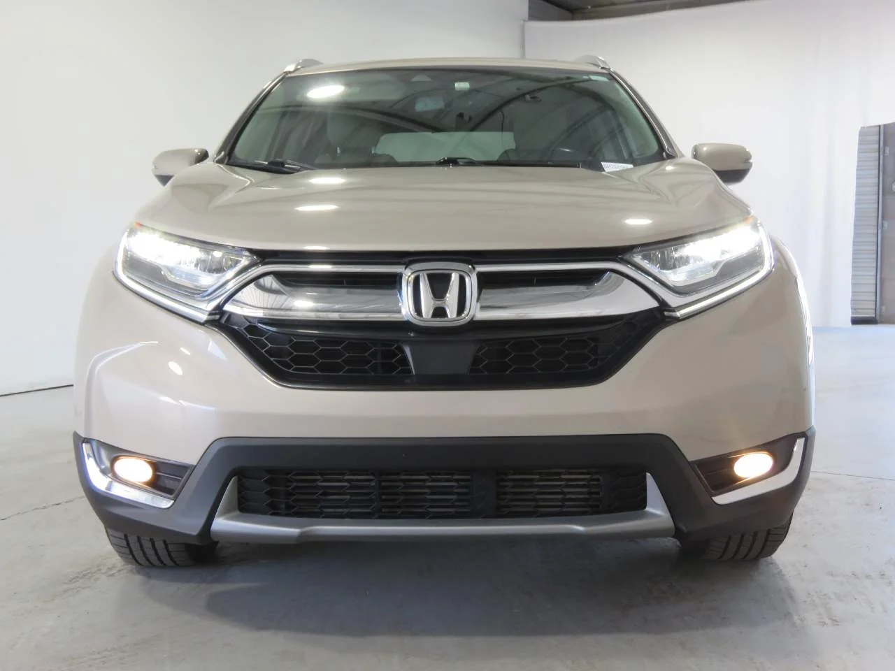 Used 2018 Sandstorm Metallic Honda Touring image 2