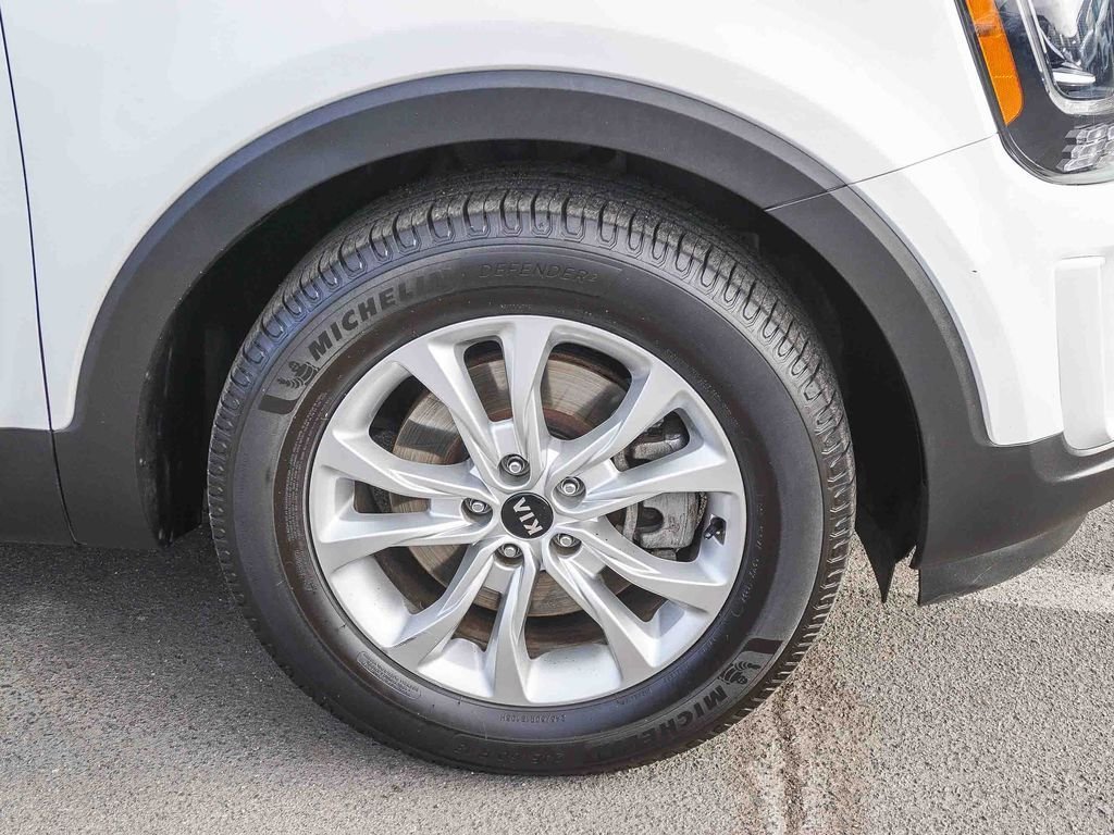 Used 2020 White Kia LX image 9