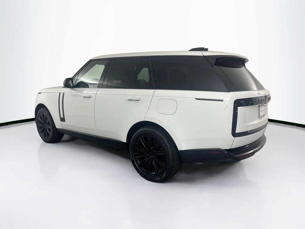 New 2026 Fuji White Land Rover SE image 7