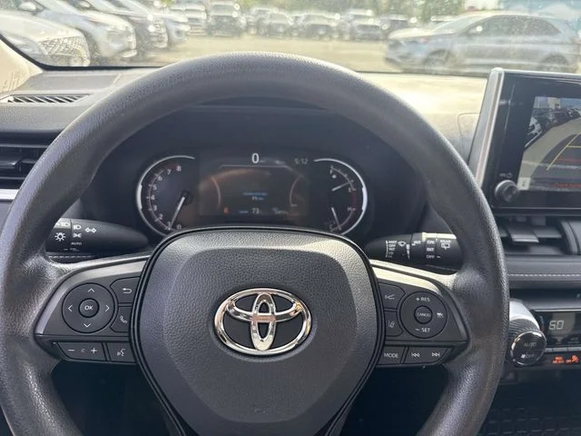 Used 2025  Toyota XLE image 26