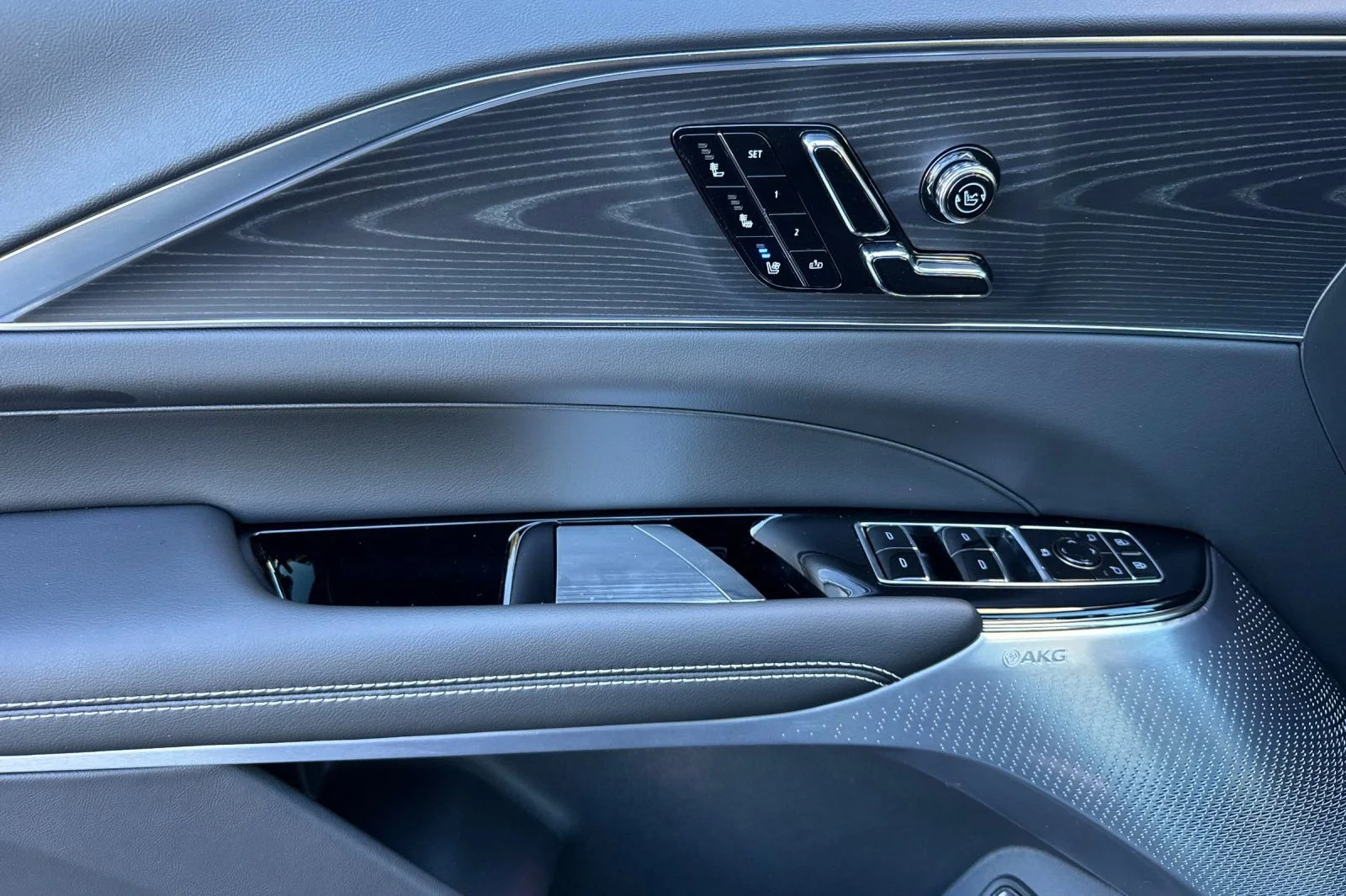 2026 Cadillac LYRIQ V - Photo 11
