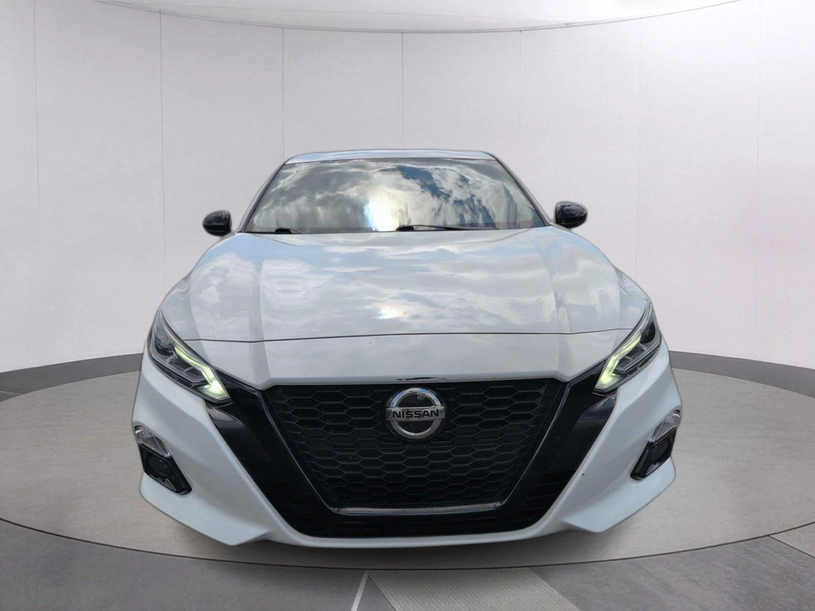 Used 2022 Pearl White TriCoat Nissan 2.5 SR image 8