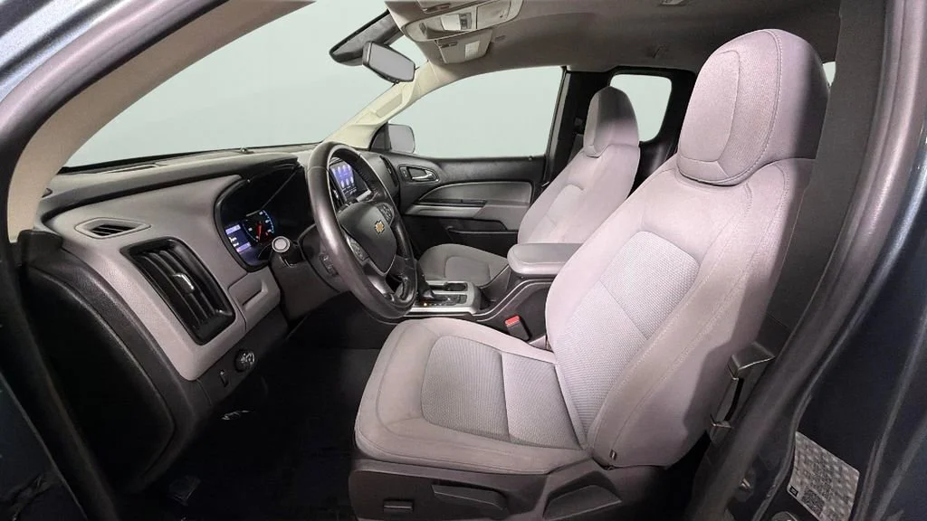 Used 2019 SHADOW GRAY METALLIC Chevrolet 2WD LT image 17
