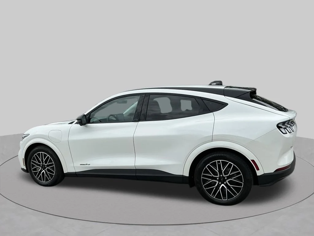Used 2025 White Ford Premium image 7