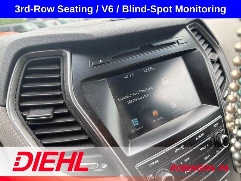 Used 2018 White Hyundai SE image 16