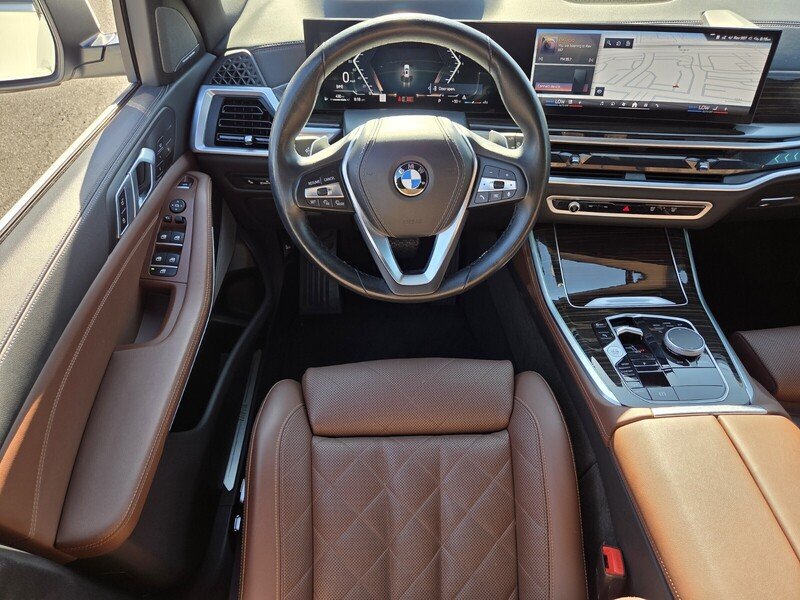 Used 2025 White BMW xDrive40i image 18