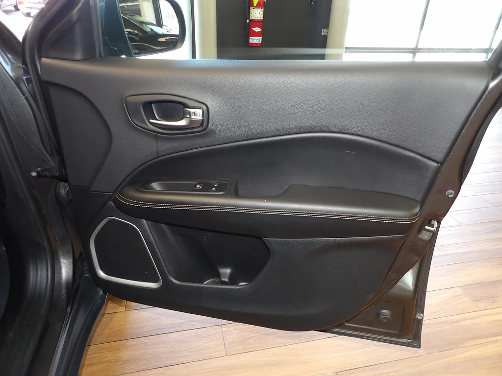 Used 2021 Granite Crystal Metallic Clear Coat Jeep Latitude image 12
