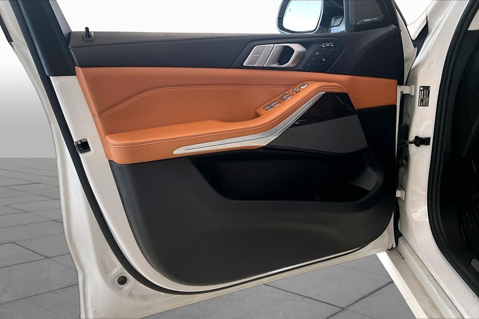 Used 2019 Mineral White Metallic BMW xDrive50i image 19