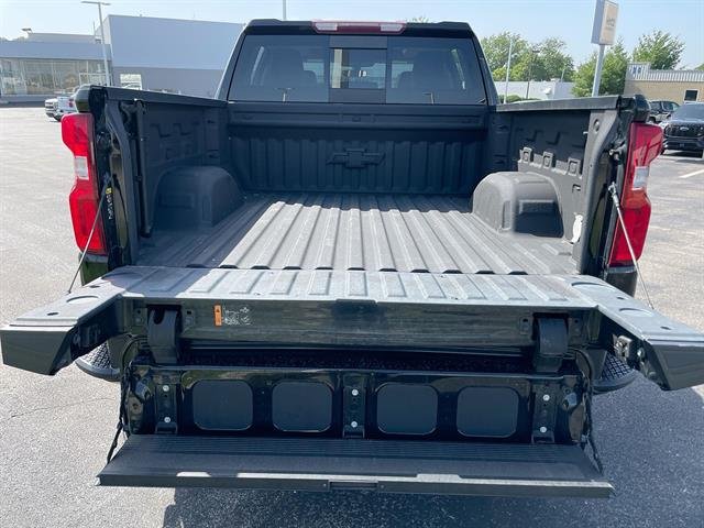 Certified Used 2022 Black Chevrolet RST image 27