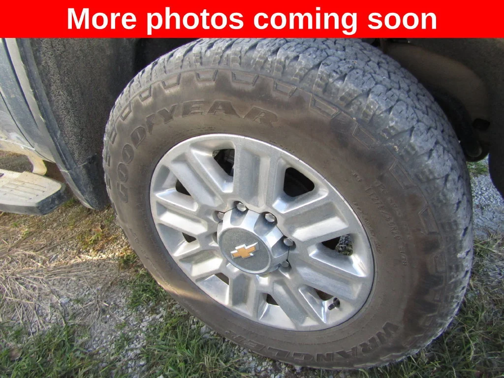 Used 2024 Lakeshore Blue Metallic Chevrolet High Country image 9