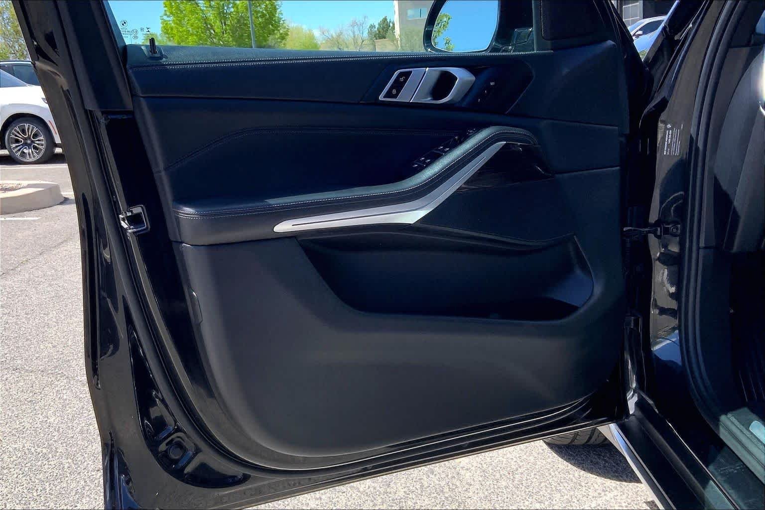 Used 2019 Black Sapphire Metallic BMW xDrive40i image 20