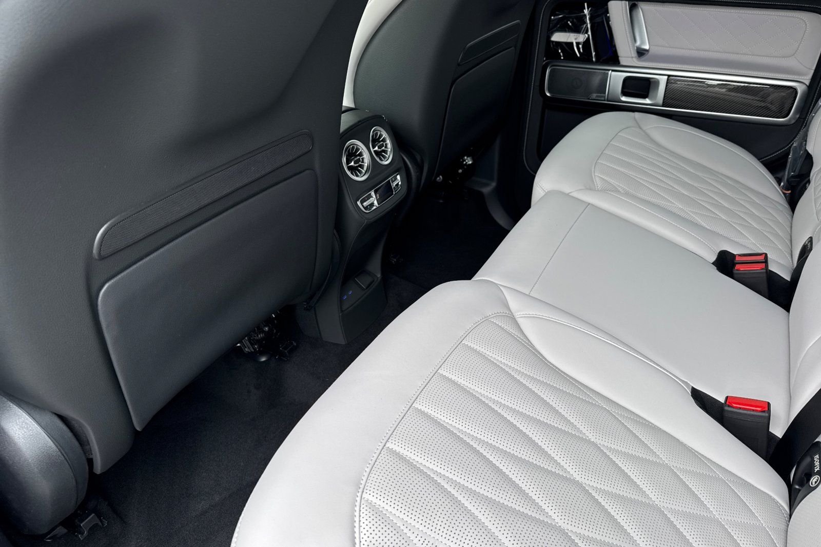 New 2026 MANUFAKTUR Arabian Grey Non- Metallic Mercedes-Benz G 63 AMG® image 10