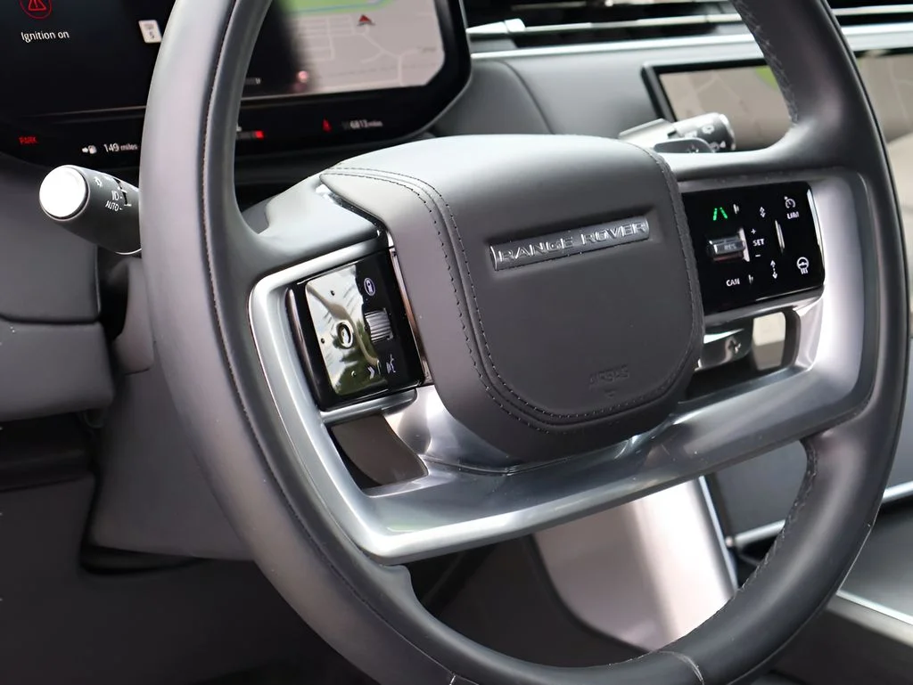 Certified Used 2025 Santorini Black Land Rover SE image 18