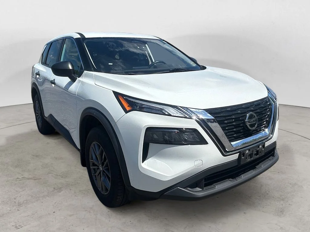 Used 2021 Glacier White Nissan S image 8