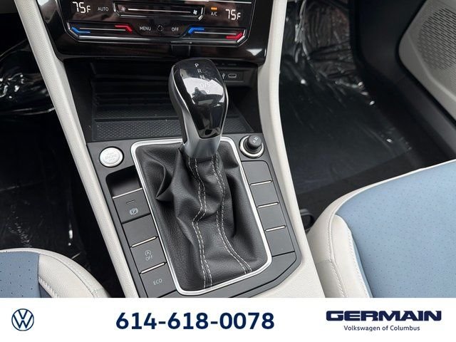 New 2026 Deep Black Pearl Volkswagen 1.5T SE image 28