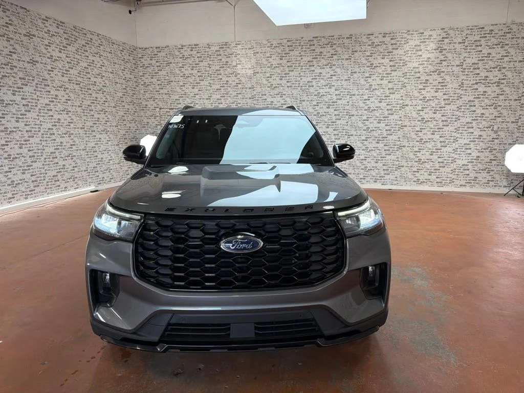 Used 2025 Carbonized Gray Metallic Ford ST-Line image 2
