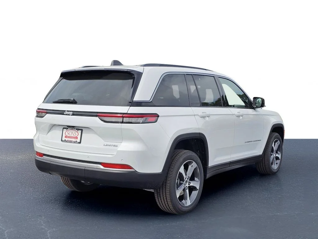 New 2026 Bright White Clear-Coat Exterior Paint Jeep Limited image 8