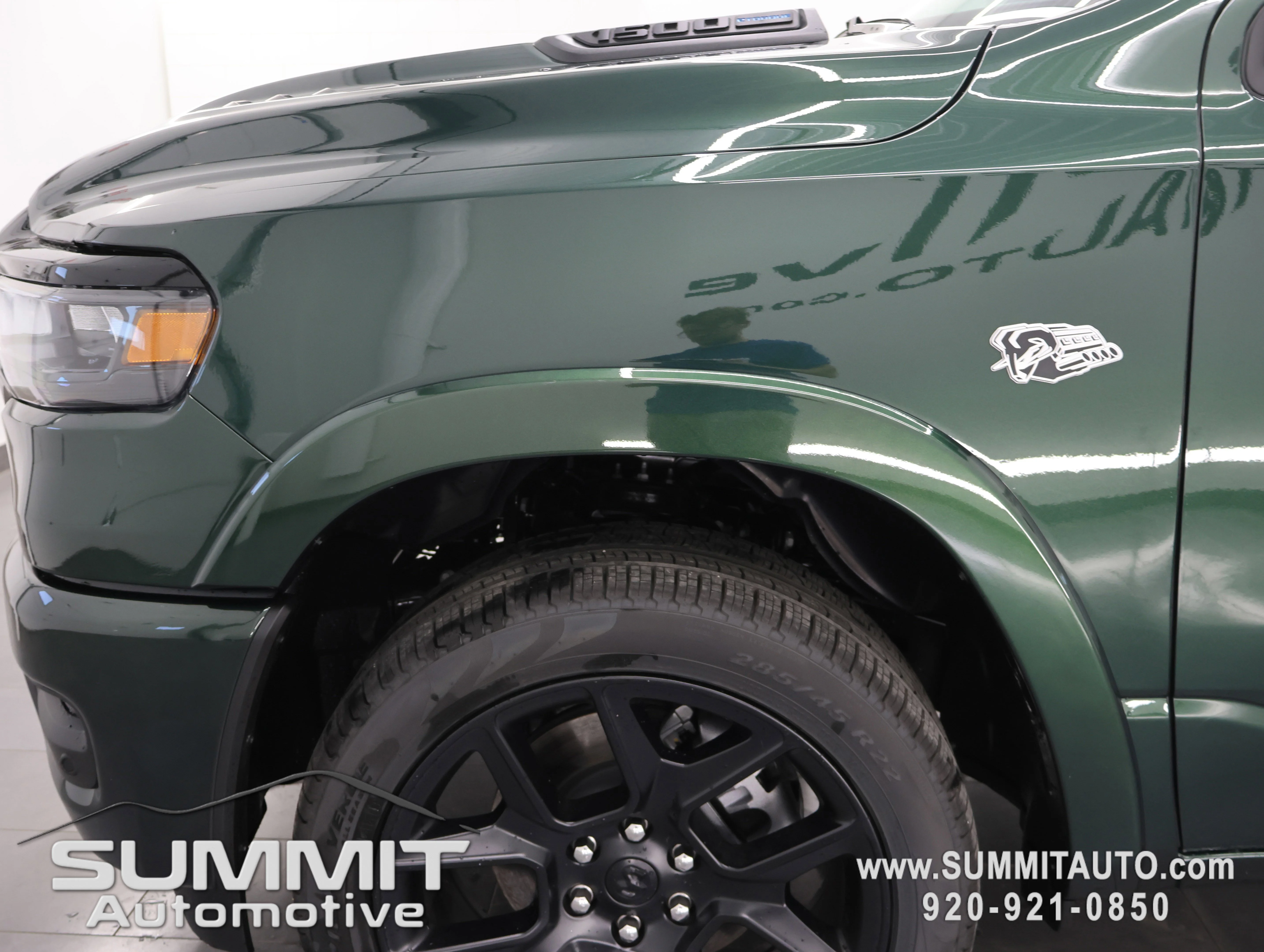 New 2026 Serrano-Green Metallic Exterior Paint RAM Laramie image 38