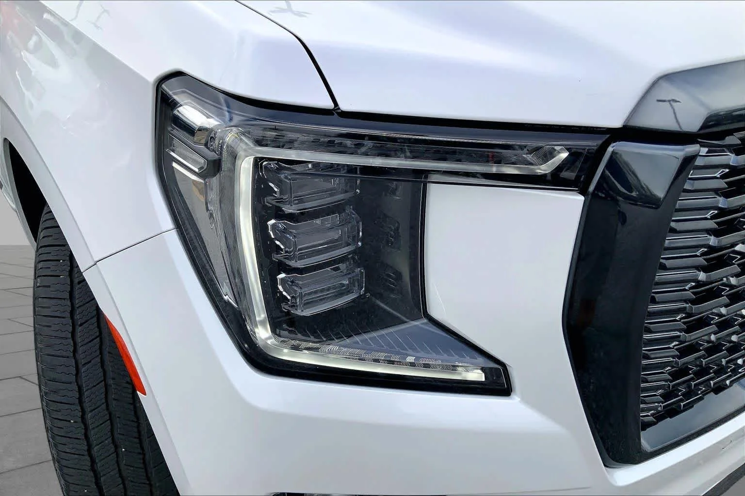 Certified Used 2023 White Frost Tricoat GMC Denali Ultimate image 26