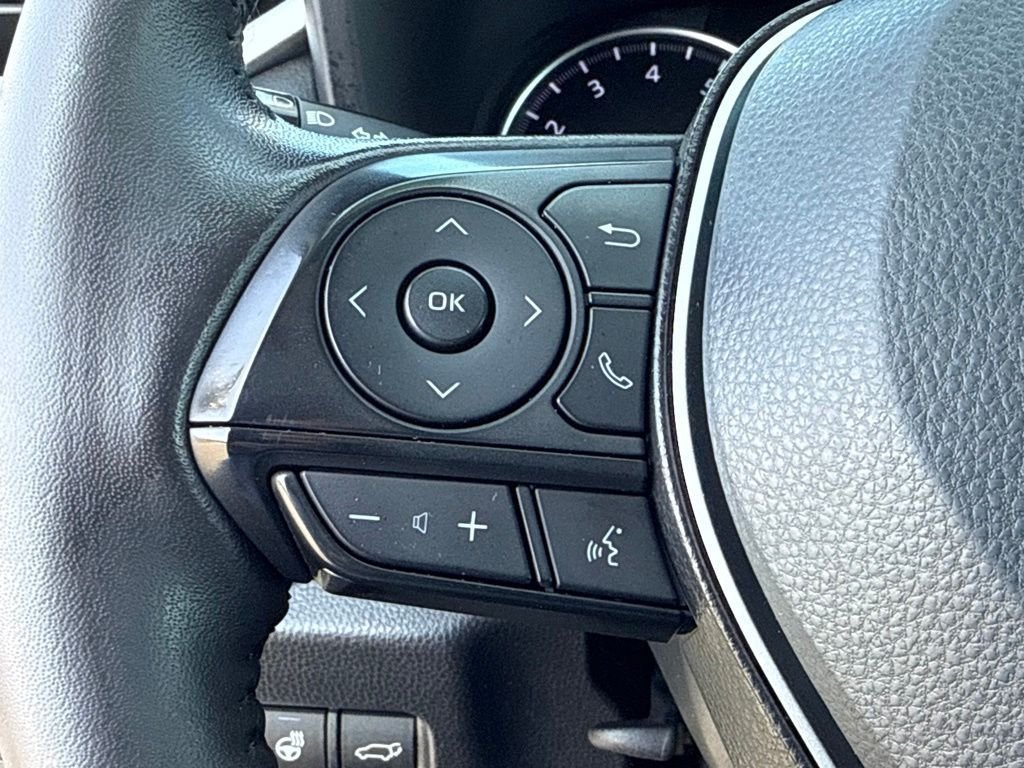 Certified Used 2022  Toyota XLE image 25